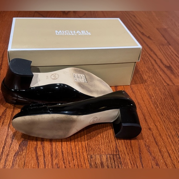 Michael Kors Pauline Mid Pump in high shine black patent leather in 7.5M - Picture 5 of 7